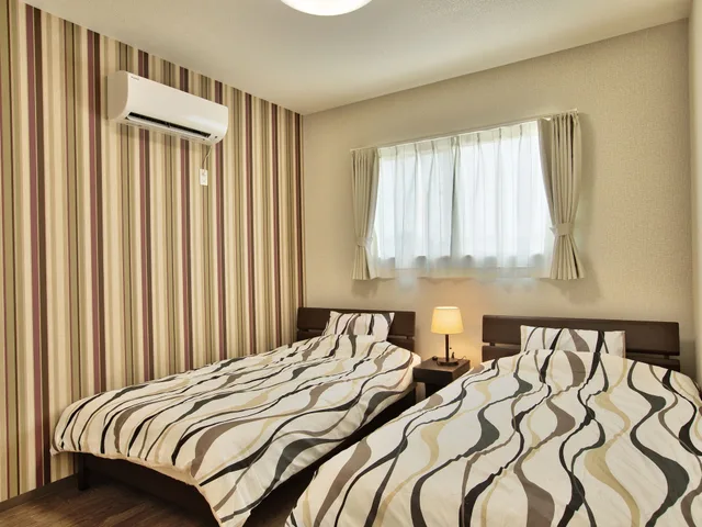كوخ عائلي بسريرين منفصلين وفرشتي فوتون بغرفتي نوم، Cottage Seawind Nakijin 1/9