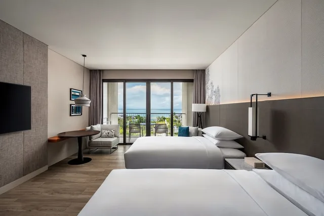 غرفة ديلوكس بسريرين منفصلين بإطلالة على البحر بشرفة، Khao Lak Marriott Beach Resort & Spa 1/2