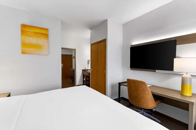 جناح بسرير كينج بجاكوزي، Comfort Inn & Suites Kenosha-Pleasant Prairie 6/10
