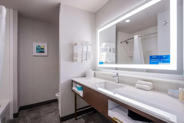 استوديو بسريرين كوين لذوي الإعاقة، Hampton Inn Suites Houston Sugar Land 4/4
