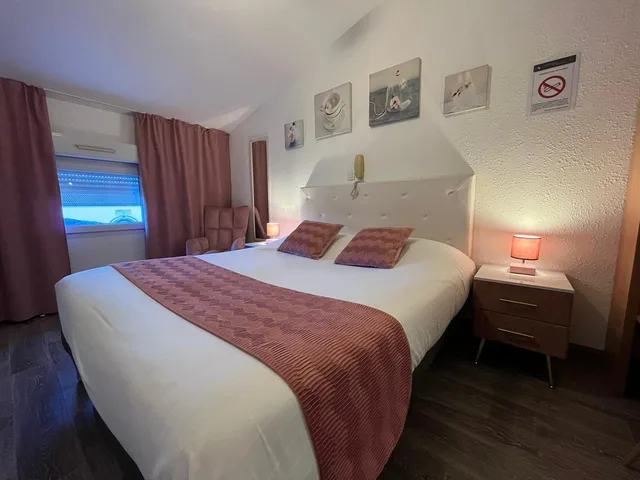 غرفة سوبيريور بسرير مزدوج، CITOTEL LE CHEVAL BLANC 3/9