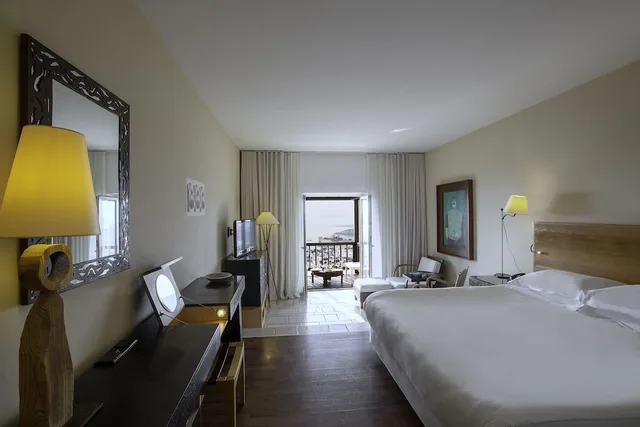 غرفة فاخرة بسرير كينج بإطلالة على البحر، The Marmara Bodrum - Adults Only 2/9
