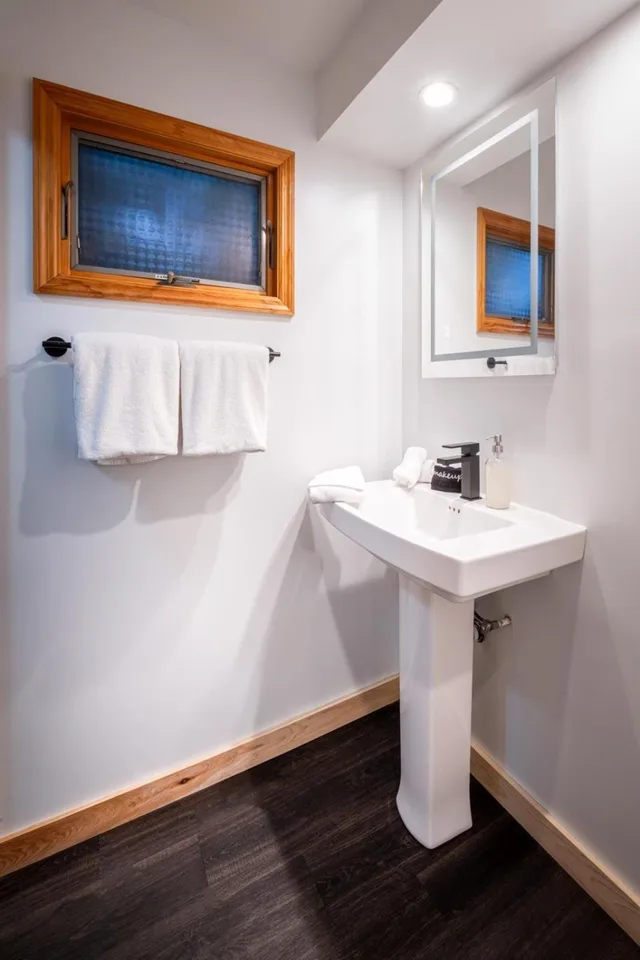غرفة سوبيريور بسرير كوين، The Town House Lodge 7/7