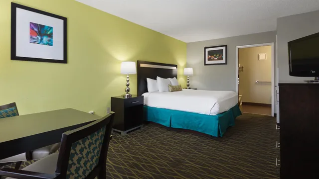 غرفة قياسية بسرير كينج للمدخنين لذوي الإعاقة، Best Western Inn Florence 5/8