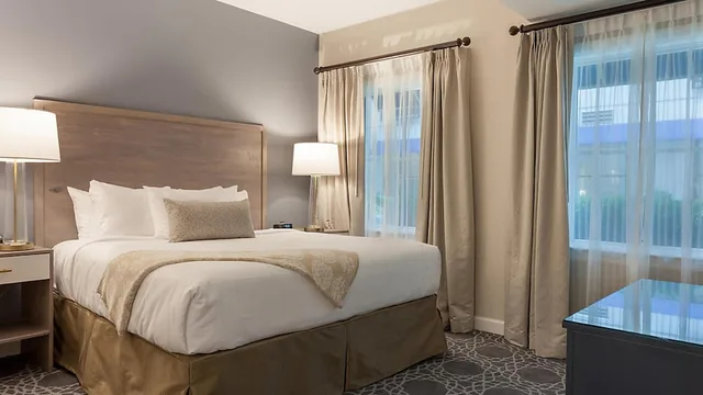 جناح ديلوكس بسرير كينج بغرفة نوم واحدة مع أريكة، Hilton Vacation Club King 583 Charleston 7/10