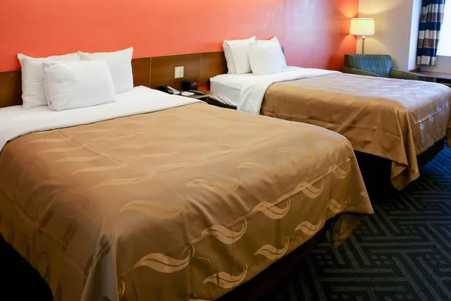 غرفة قياسية بسريرين كوين، Quality Inn and Suites Watertown Fort Drum 1/8