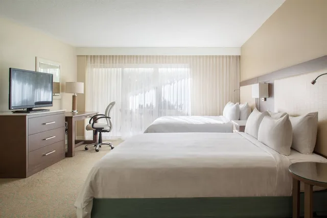 غرفة بسريرين كوين بإطلالة على البحر لذوي الإعاقة، Fort Lauderdale Marriott Pompano Beach Resort and Spa 2/8