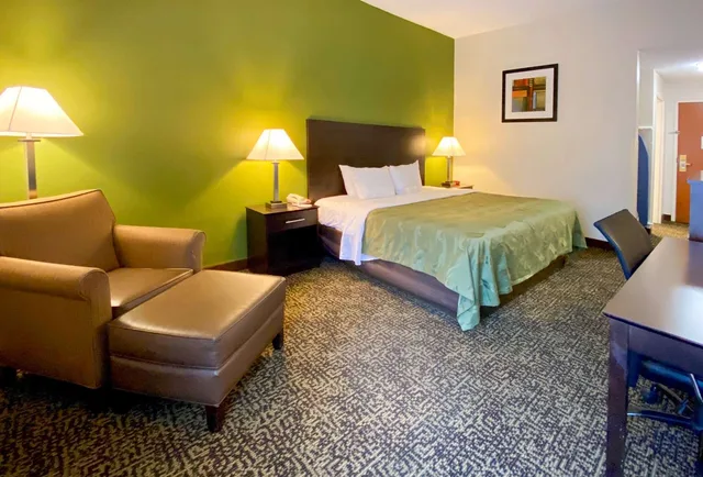 غرفة بسرير كينج، Quality Inn Union US Hwy 176 1/1
