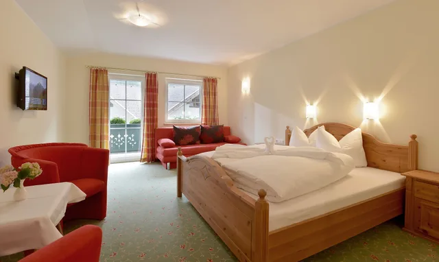 غرفة كومفورت ثلاثية بسرير كينج مع أريكة، Hotel Postschlössl 3/4