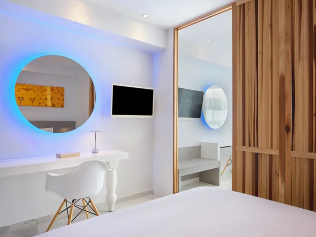 غرفة عائلية بسرير كوين وسريرين منفصلين بإطلالة على المسبح، Atlantica Sancta Napa Resort 4/6