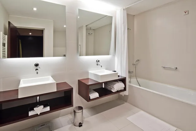 Executive, Suite, Double Bed, Golden Tulip Sao Joao da Madeira Hotel 8/10