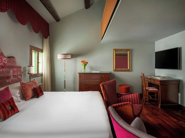 غرفة عائلية بسرير كوين وسريرين منفصلين، Villa Michelangelo Vicenza Starhotels Collezione 2/9