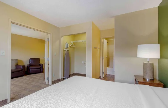 استوديو ديلوكس بسرير كينج مع أريكة، Extended Stay America Fayetteville Cross Creek Mall 3/3