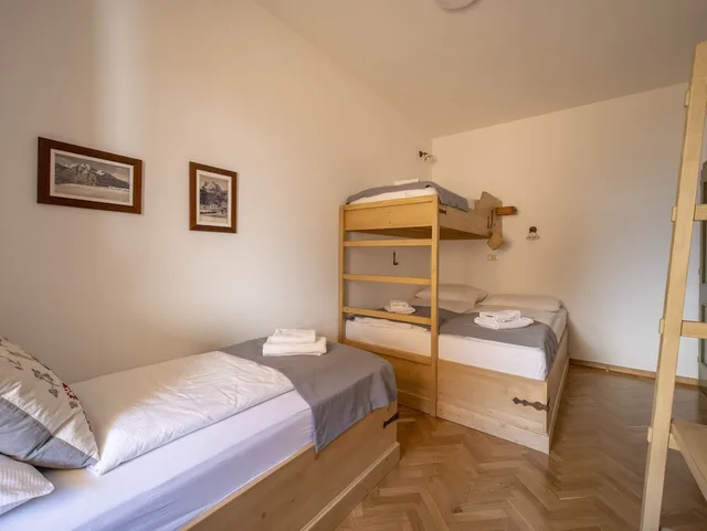 1 Bedroom, Apartment, Queen and Twin Beds, Apartment House Berghi Ii 1/10