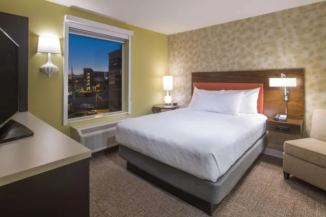 1 Bedroom, Suite, Queen Bed, Sofa, Home2 Suites Kansas City Downtown 1/4