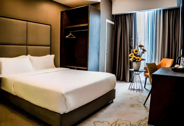 غرفة سوبيريور بسرير كوين، Grand Flora Hotel 1/4