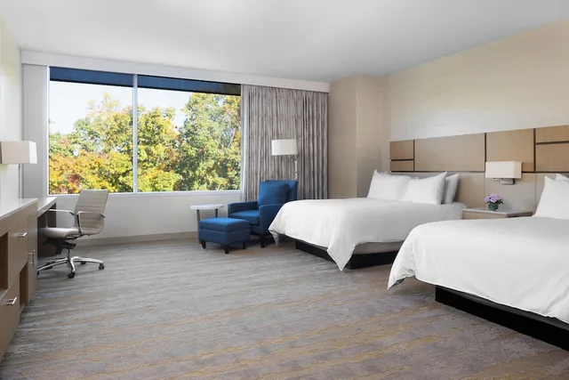 غرفة بسريرين كوين لذوي الإعاقة، JB Duke Hotel 2/5