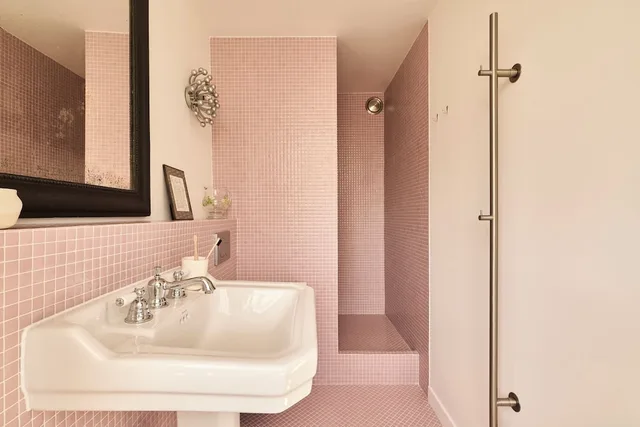 غرفة بسرير كوين، Hotel Nude Paris - Color Vision 4/4