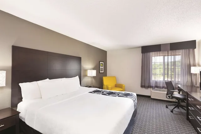 غرفة بسرير كينج، La Quinta Inn Suites By Wyndham Milwaukee Delafield 3/4