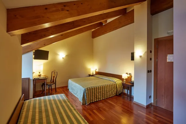 غرفة رباعية، Hotel Liberty 5/10
