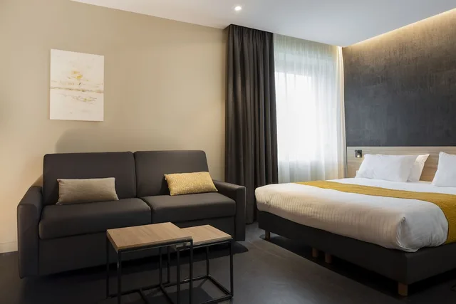 جناح بزنس بسرير كوين مع أريكة، 37 Lodge La Defense Courbevoie 1/3