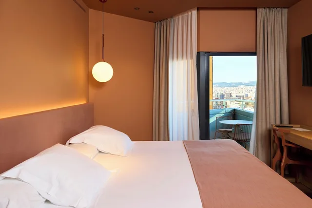 غرفة بسرير كينج بشرفة مع أريكة، Barcelona Princess 2/4