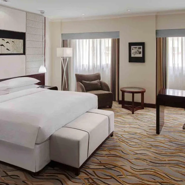 غرفة تقليدية بسريرين منفصلين بإطلالة على المدينة، فور بوينتس من شيراتون رياض الخالدية(Four Points By Sheraton Riyadh Khaldia) 1/5