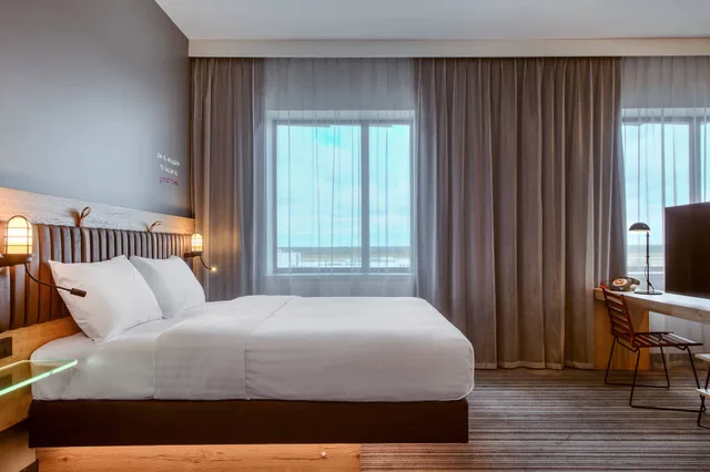 Moxy Sleeper, Queen Bed، Moxy Katowice Airport 1/3