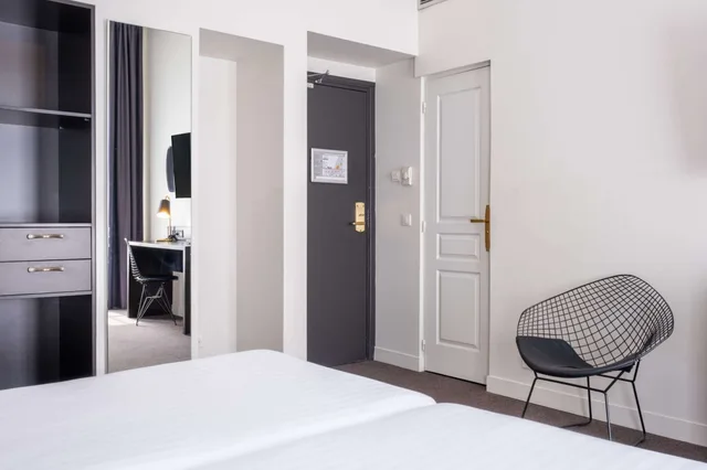 Deluxe, Queen Bed, Hotel Le Soleia 6/7