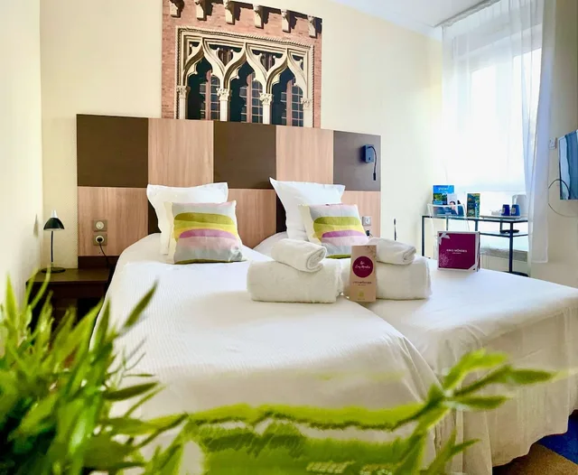 غرفة قياسية بسرير مزدوج وسرير فردي، Hotel Kyriad Vichy 3/10