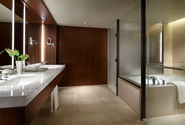 Superior, Suite, King Bed, Pool Access، The Shilla Seoul 3/4