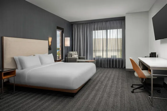 Standard, King Bed, Sofa, Bathtub, Accessible, Courtyard by Marriott Bozeman 1/8