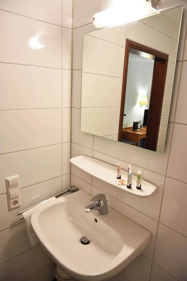 غرفة قياسية مفردة بسرير فردي، Martins Klause Airport Messe Hotel 2/3