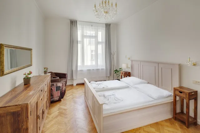 غرفة ثلاثية بسرير مزدوج وسرير فردي بغرفة نوم واحدة بمطبخ صغير، OLD TOWN SQUARE APARTMENTS 1/6
