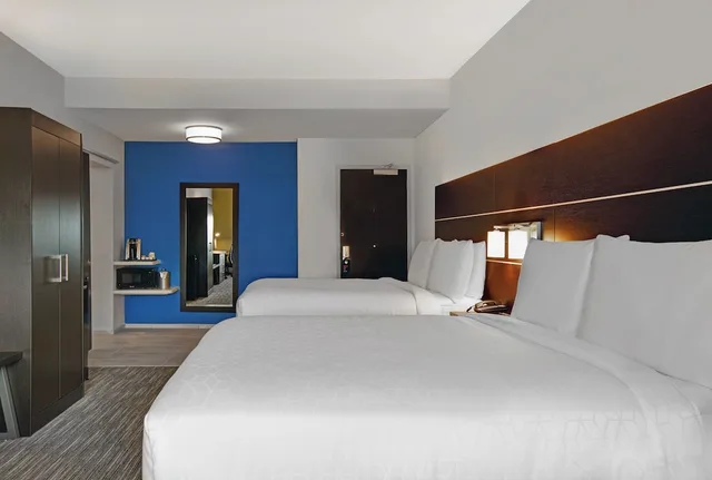 جناح بسريرين كوين، Holiday Inn Express & Suites Milwaukee - Brookfield 1/8