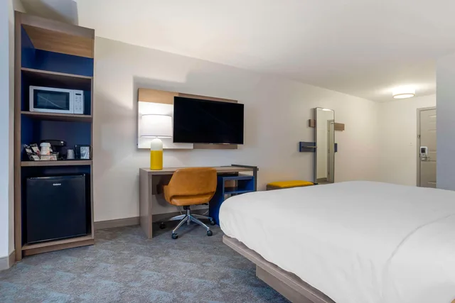 غرفة بسرير كينج، Comfort Inn Pensacola Near NAS Corry Station 1/5