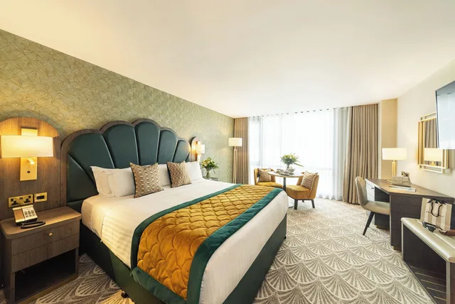 Deluxe, The Savoy Hotel 3/6