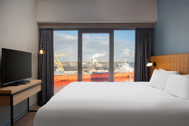 جناح ركني بسرير كوين، Residence Inn By Marriott Amsterdam Houthavens 1/7