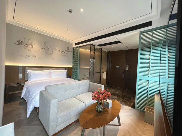 غرفة قياسية بسرير كينج، UrCove by HYATT Hangzhou Westlake 1/2