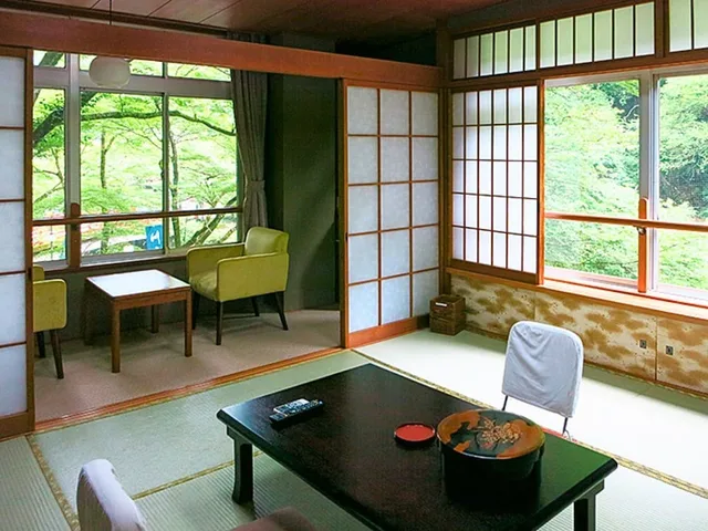 غرفة يابانية تقليدية بفرشتي فوتون بأرضية تاتامي، Takao Kanko Hotel 8/8