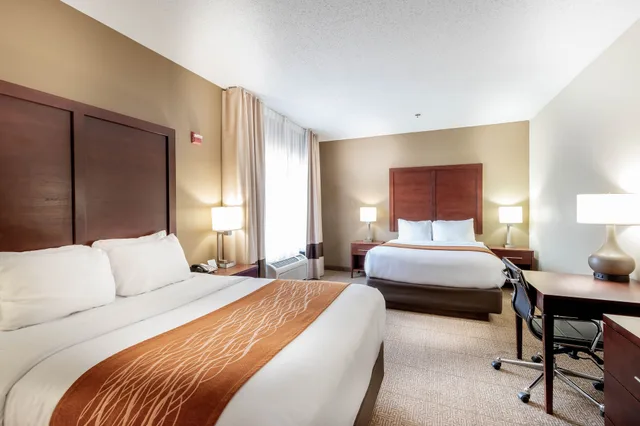 غرفة بسريرين مزدوجين، Comfort Inn & Suites Love Field Dallas Market Center 1/2