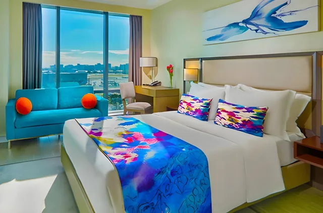 غرفة ديلوكس بسرير كوين، Savoy Hotel Manila 1/1