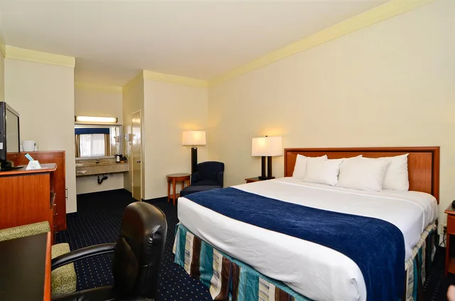 غرفة بسرير كينج، Best Western San Diego Pacific Beach/Mission Bay 2/8