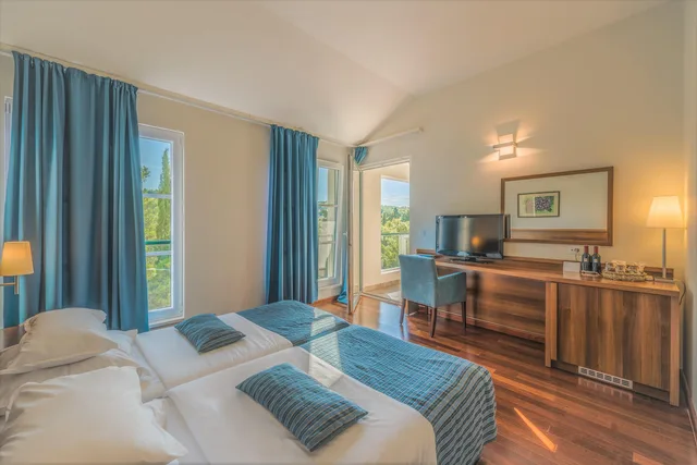 غرفة بريميوم بإطلالة على البحر بشرفة، Aminess Vival Velaris Resort 1/1