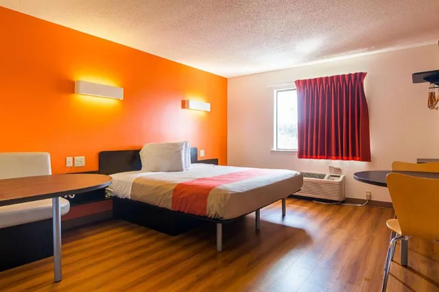 غرفة بسرير كوين لغير المدخنين بمطبخ، Motel6 Jonesboro, GA 3/10