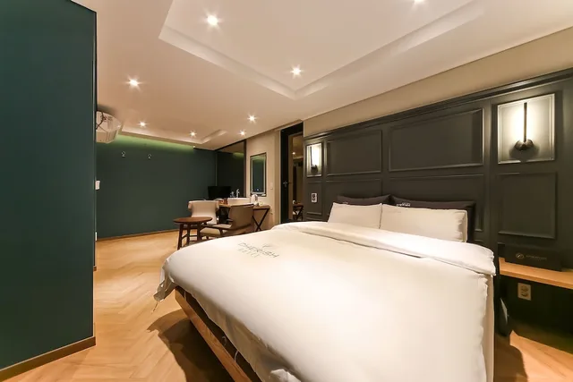 Vip, Double Bed، Cherish Hotel 3/5