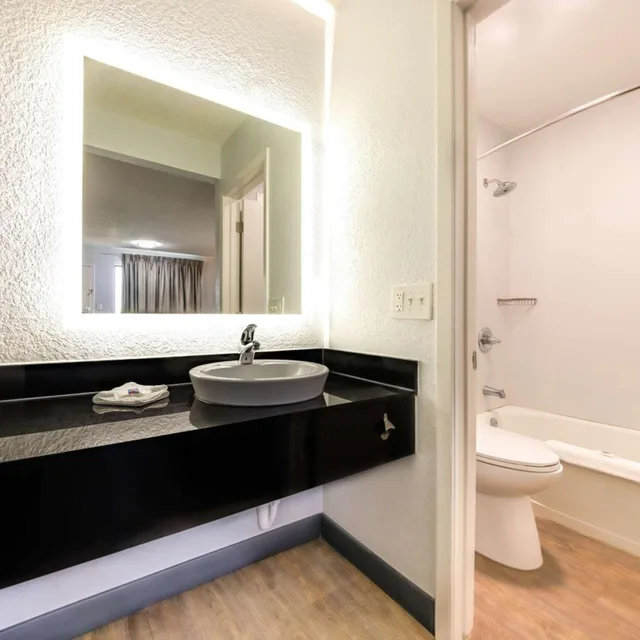 غرفة بسرير كينج، Motel6 Fort Worth, TX - East 7/7