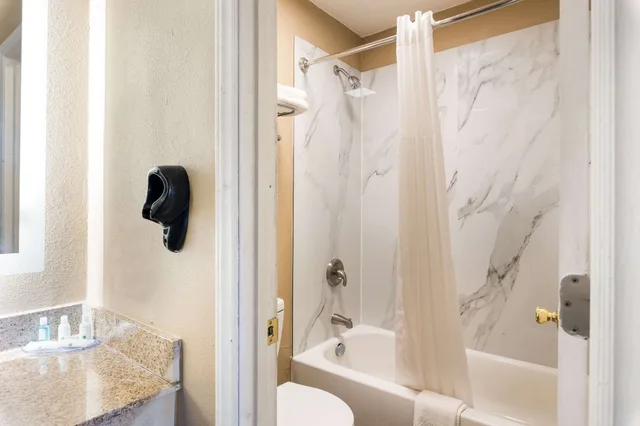 غرفة قياسية بسرير كينج، Quality Inn Gastonia East 4/4