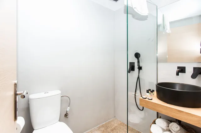 Junior Suite, Queen Bed, Metropolis View، Ciel Living Athens 4/4