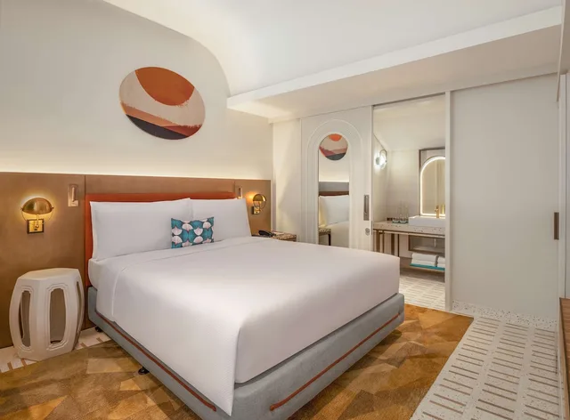 Duplex, King Bed, Bay View، La Festa Phu Quoc, Curio Collection by Hilton 1/1